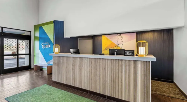 Quality Inn & Suites at Talavi, Забронировать Отель Глендейл 