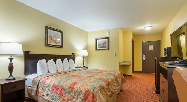 Motel 6 Park City KS