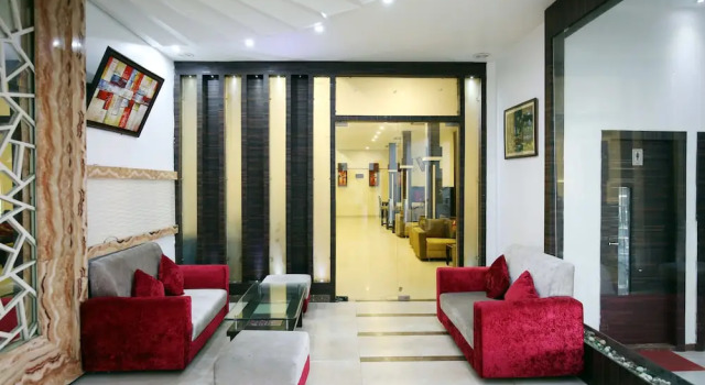 OYO 1673 Hotel MM Yellowuds