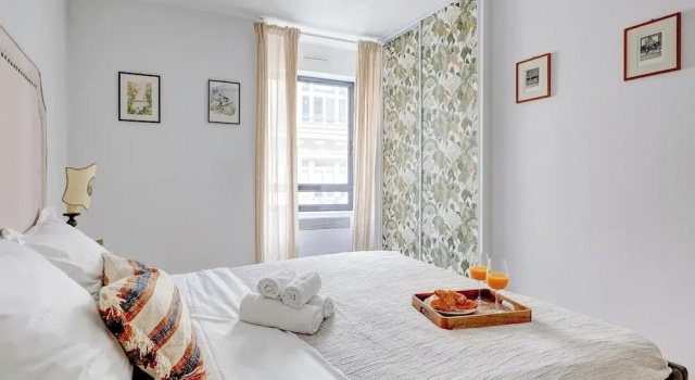 Stylish 2BR Near Faubourg Saint-Honoré, Забронировать Апартаменты/квартира Париж Иль-де-Франс, рядом с Вокзал Сен-Лазар