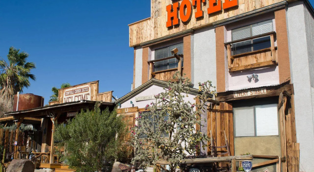 Sunnyvale Garden Suites Hotel, Забронировать Отель Туэнтинайн-Палмс Joshua Tree National Park, рядом с Twentynine Palms Chamber of Commerce
