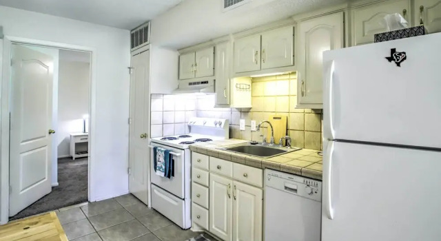 Walden Golf Course Condo Near Lake Conroe!, Varaa Huoneisto Hotellit Lake Conroe pysäköinnillä, Pysäköinti