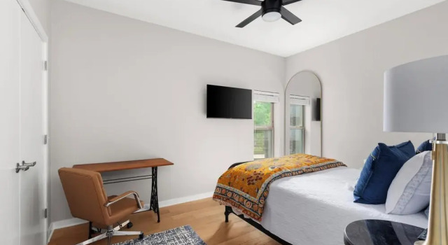 Rare 2BR in Prime Location, Забронировать Дом для отпуска Остин Greater Austin, рядом с Lamar Plaza Shopping Center