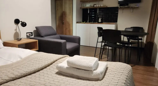 Студия с балконом Walk to Ski Lift-1br-studio-balcony-parking