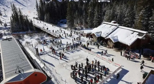 Kindred Resort Luxury Ski In, Ski Out 3 Bedroom Residence at the River Run Gondola, Забронировать Курортный отель Отели Кистон с бассейном, Бассейн