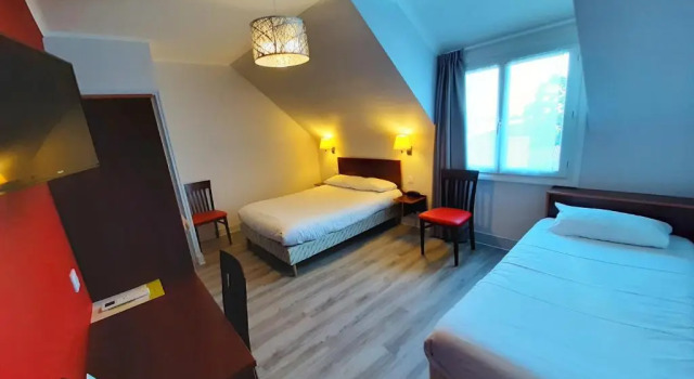 Трёхместный номер Standard Logis Hôtel Saint Paul