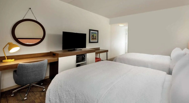 Четырёхместный номер Standard Hampton Inn Baltimore Bayview Campus