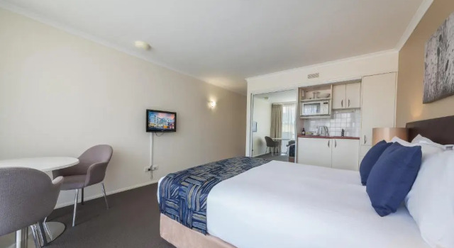 Студия с балконом West End Central Apartments