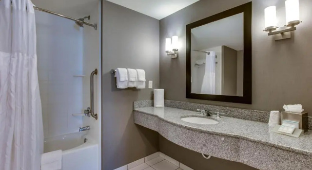 Номер Deluxe Hilton Garden Inn Louisville-Northeast