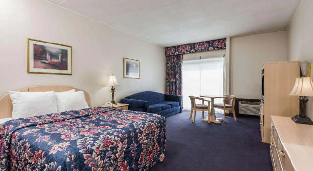 Номер Deluxe Days Inn by Wyndham Berlin Meriden