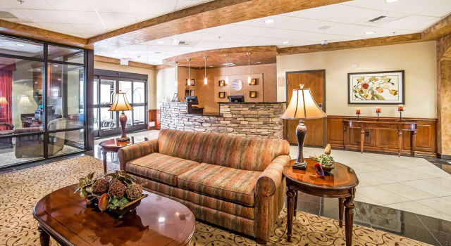 Comfort Inn & Suites Henderson - Las Vegas, Забронировать Отель Хендерсон Лас-Вегас, рядом с Казино Sunset Station