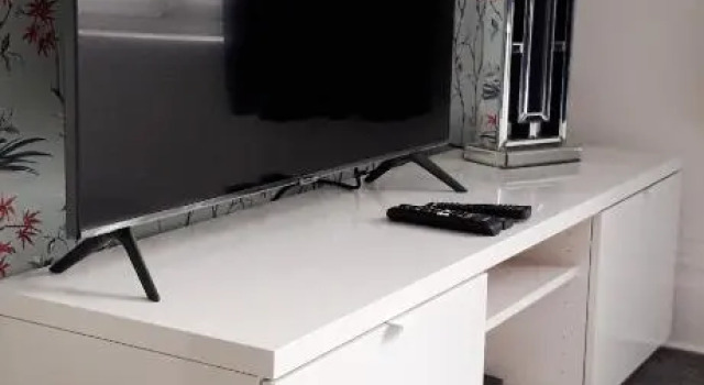 The Chine- A Spacious Studio Close to the Beach, Забронировать Отель Отели Борнмута с парковкой, рядом с Пляж Бранксом-Дин, Парковка