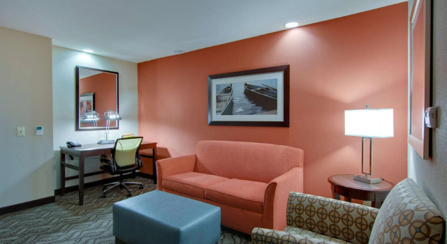Четырёхместный люкс Hilton Garden Inn Benton Harbor