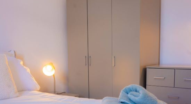 Stylish 2BDR 10m to city centre Free parking, Забронировать Отель Отели Англии 3 звезды, 3*