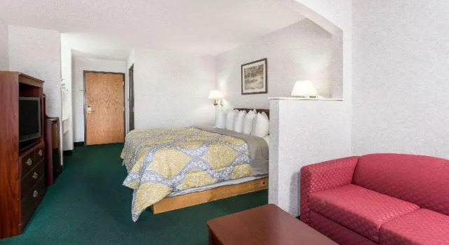 Номер Deluxe Days Inn by Wyndham Battlefield Rd/Hwy 65