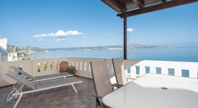 Апартаменты с видом на море Porto Kalyves Seaside Aparthotel