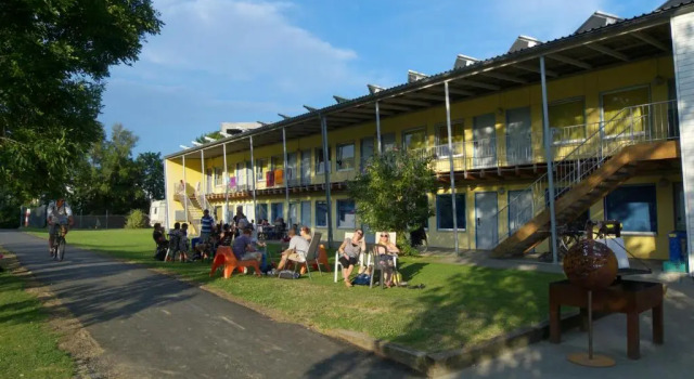 Кровать в общем номере Swiss Hostel Lago Lodge