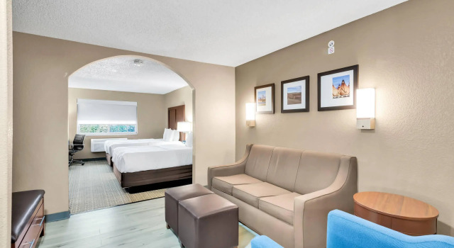 Четырёхместный люкс Business Comfort Suites Lakewood - Denver