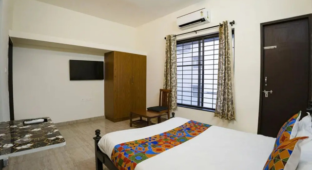Fabhotel Continental Lebe Inn
