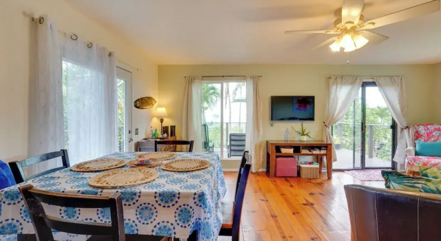 Breezy Kailua-kona Bungalow w/ Lanai & Ocean View!
