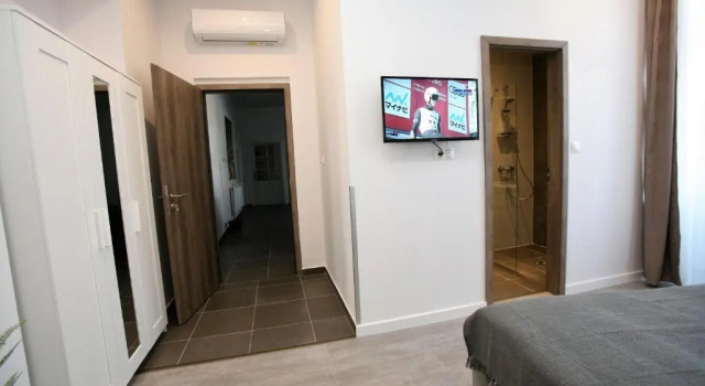 Center Rooms