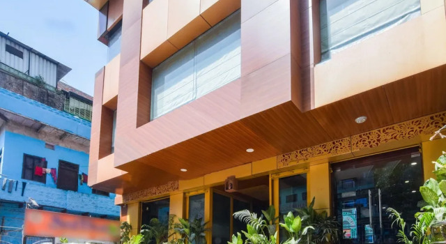 Treebo Saffron Varanasi, Забронировать Отель Варанаси штат Уттар-Прадеш
