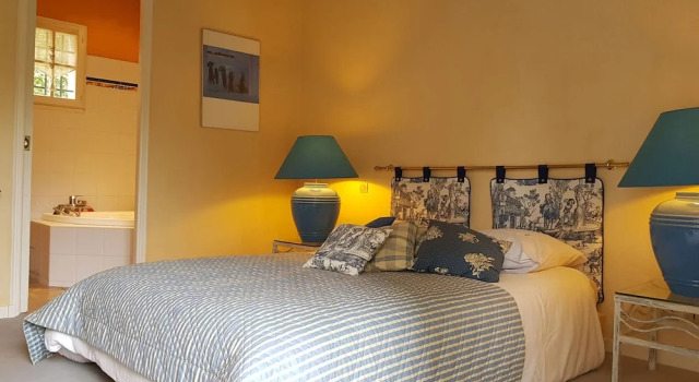 Characteristic Villa With Private Swimming Pool Close to the Center of Nimes, Rezerwuj Willa Nimes Gard