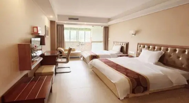 Люкс с 3 комнатами Fuyingmen Hot Spring Hotel