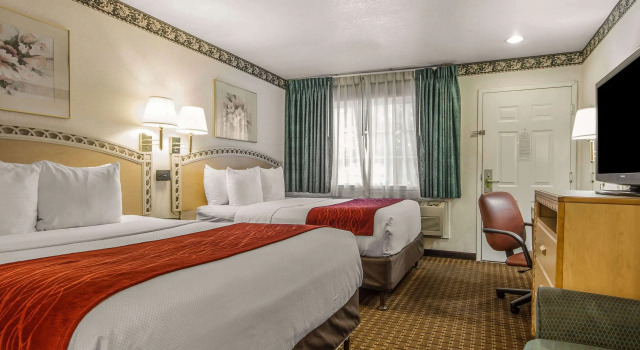 Четырёхместный номер Business Comfort Inn Palo Alto