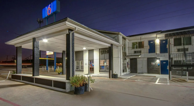 Studio 6 Fort Worth, TX - Stockyards East, 预订 酒店 牛仔城 沃思堡