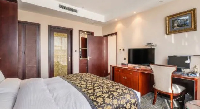 Люкс East River International Hotel