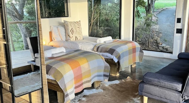 Familie telt Sasi Bush Lodge