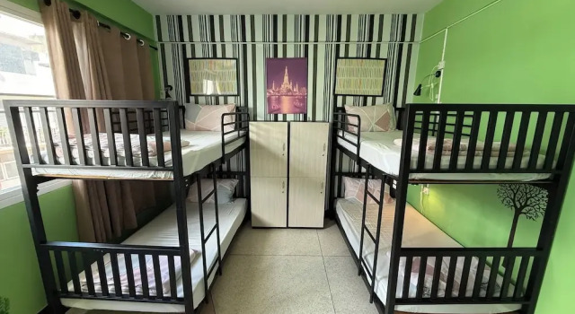 Кровать в общем номере Baan Nampetch Hostel