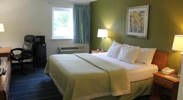Номер Standard Days Inn & Suites by Wyndham Bridgeport - Clarksburg