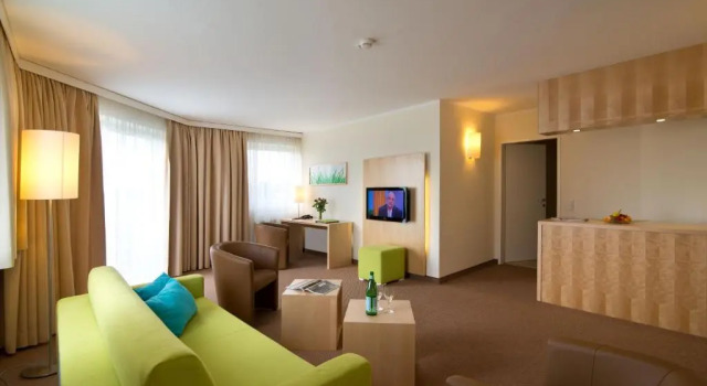Полулюкс Hotel Momentum