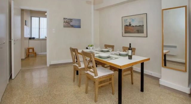 Central apartment on pedestrian street