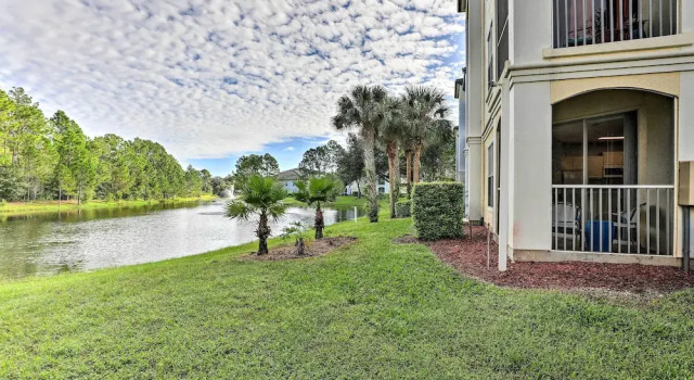 Lake-view Condo w/ Pool Access: 6 Mi to Disney!