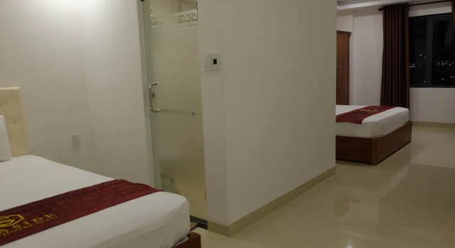 Кровать в общем номере Seaside Hotel