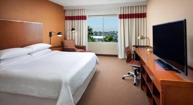 Двухместный номер Larger Four Points by Sheraton Los Angeles International Airport (США)