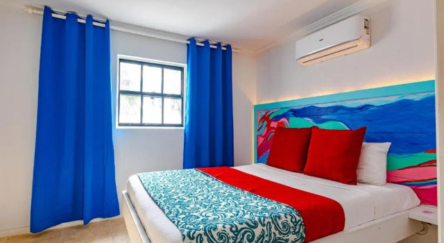 Caprice 14 - Oceanfront Villa - Gated Community with Pool, Prenota Villa Cottage a Nassau, Cottage