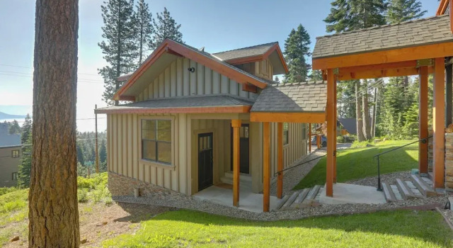Lake Tahoe Views & Hot Tub: Stunning Luxury Home!