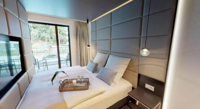 White Pearl Apartment 0.08