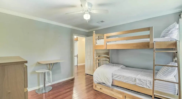 Коттедж Spacious Houston Home, Day Trip to Galveston!