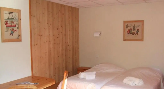 Village Vacances Le Salvagny, Prenota Hotel Hotel a Alvernia con parcheggio, Parcheggio