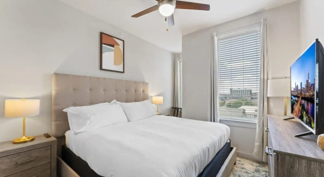 Prime Soco Bright 2BR King Suite w Pool Parking, Забронировать Апартаменты/квартира Апартаменты Остина, рядом с Rudolph Gamblin Field, Апартаменты/квартира