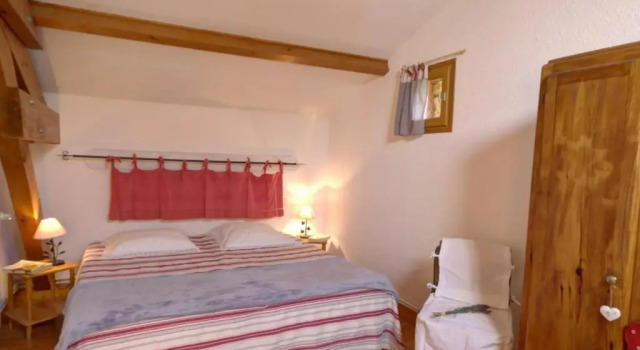 Gîte de charme avec cheminée, grand jardin et balades, animaux acceptés - FR-1-496-60, Prenota Hotel Hotel a Alvernia con parcheggio, Parcheggio