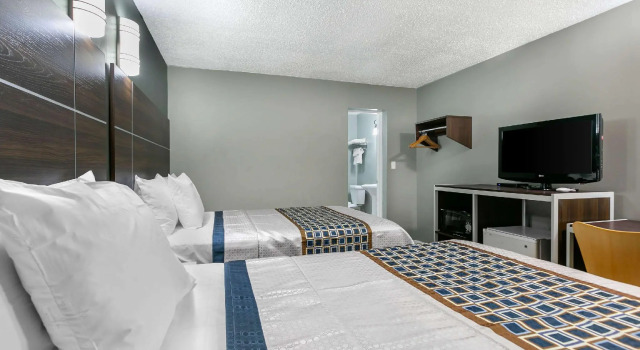 Четырёхместный номер Standard Knights Inn Bristol