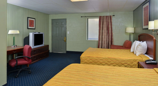 Четырёхместный номер Standard Americas Best Value Inn Stone Mountain Atlanta E