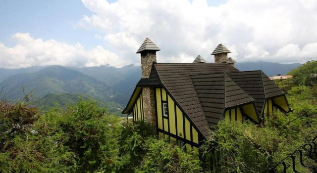 Кровать в общем номере Provence Rose Lodge