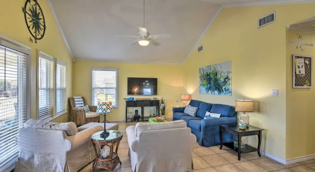 Walk to Galveston Beach: Coastal Escape w/ Yard